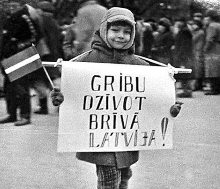 VIDEO: Kā cilvēki cīnījās par Latvijas neatkarību - 1991.gada barikādes ...